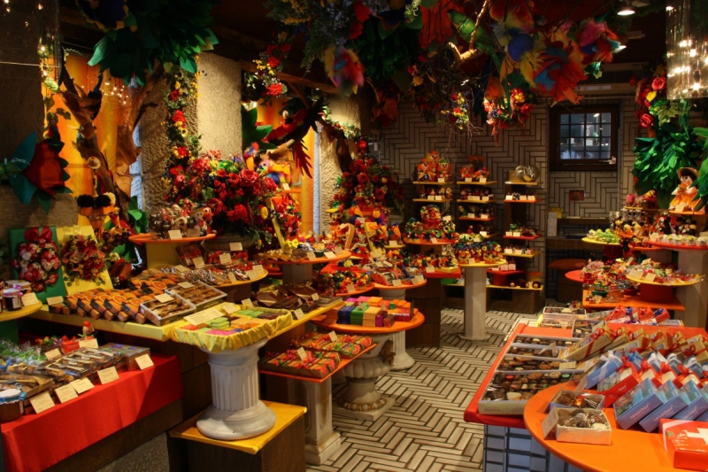 ecommerce-SOLLIES PONT-min_candy_store_chocolate_shop_chocolate_switzerland-393515